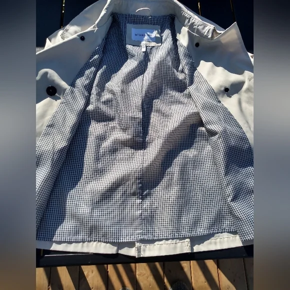 BCBGeneration Beige Double Breasted Jacket, Size Large, Fluttery Cuffs - Picture 8 of 15